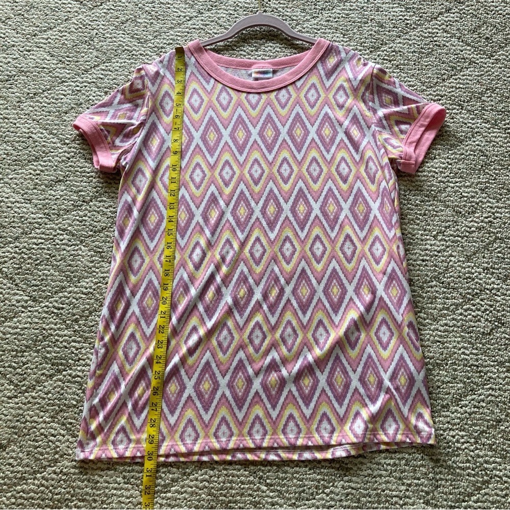 5/$15 LuLaRoe Pink Diamond Print T-Shirt XL - Picture 5 of 7